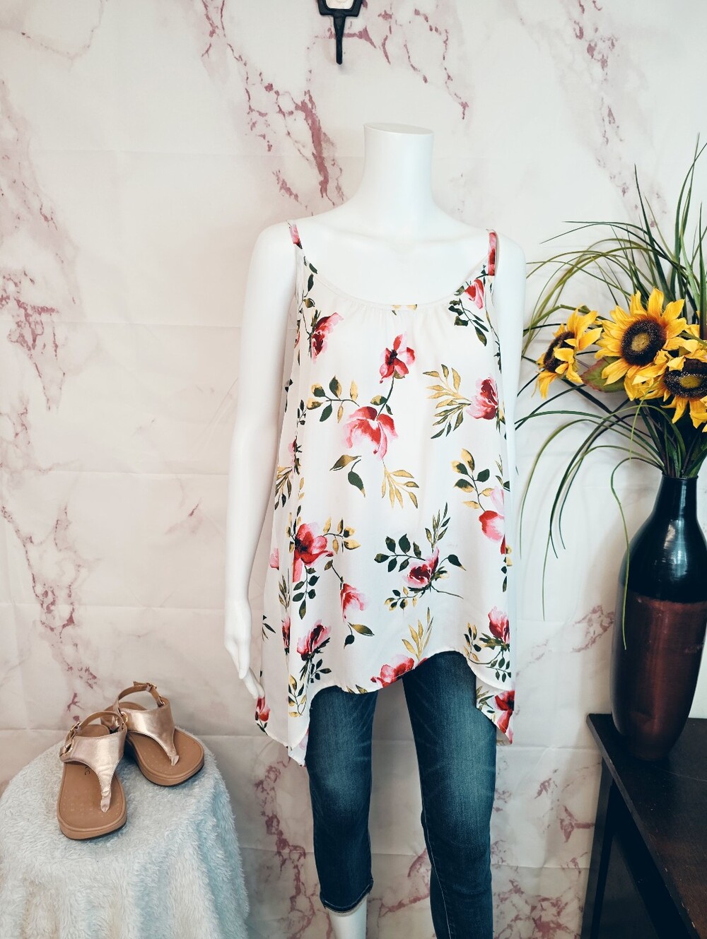 Torrid 0 Or L White Floral Handkerchief Hem Tunic Tank Top Boho - Picture 2 of 6